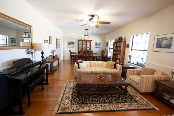 $825,000 | 1219 County Road 761, Devine, TX 78016