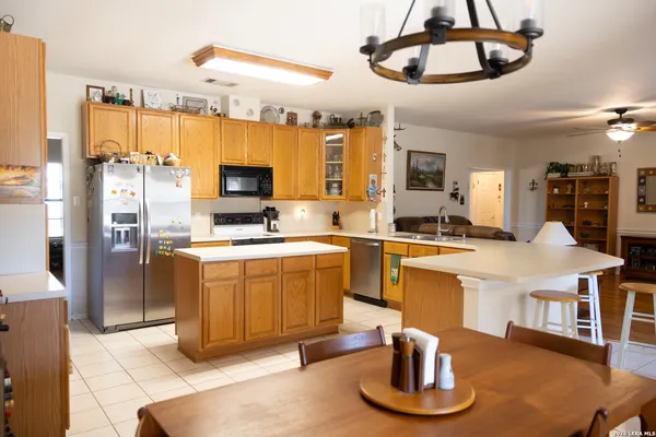 $825,000 | 1219 County Road 761, Devine, TX 78016