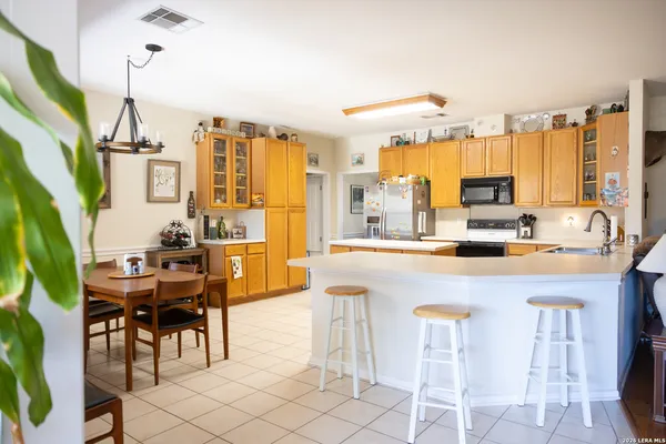 $825,000 | 1219 County Road 761, Devine, TX 78016