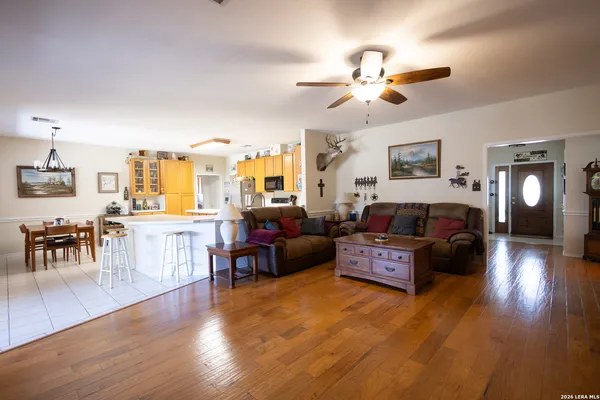 $825,000 | 1219 County Road 761, Devine, TX 78016