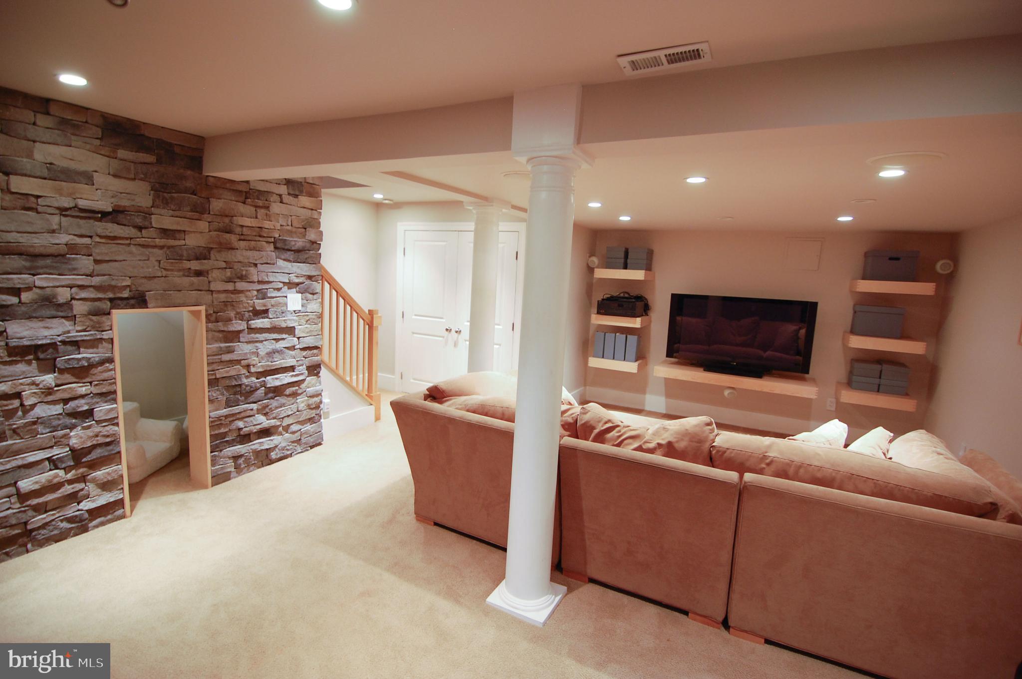 11605 Springhouse Place Reston, VA 20194 - Photo 5 of 24 Gallery Image 5