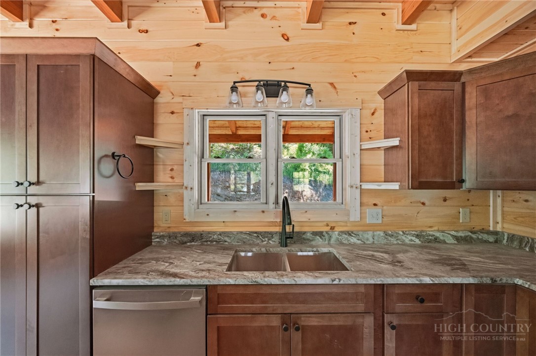 167 Apple Cove Road Banner Elk, NC 28604 - Photo 8 of 47