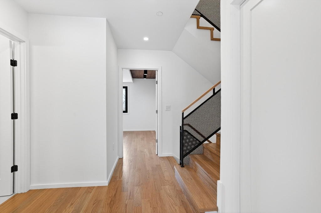 17 Algonquin Road, Unit B Newton, MA 02467 - Photo 6 of 19