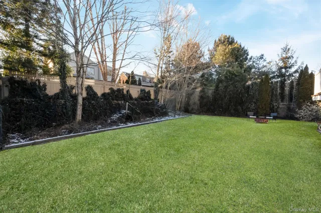 $1,899,000 | 1680 Lake Avenue, Merrick, NY 11566