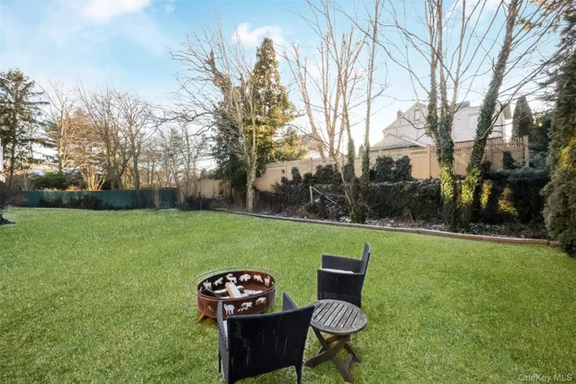 $1,899,000 | 1680 Lake Avenue, Merrick, NY 11566