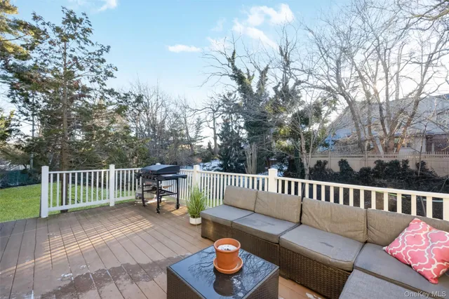 $1,950,000 | 1680 Lake Avenue, Merrick, NY 11566