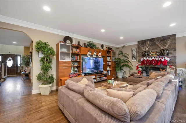 $1,899,000 | 1680 Lake Avenue, Merrick, NY 11566