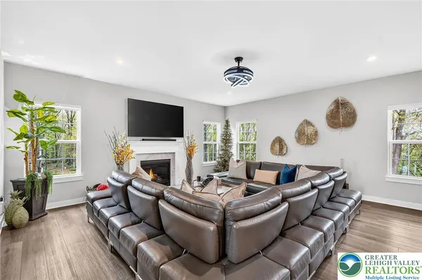 $1,099,000 | 1606 Watson Loop, Fogelsville, PA 18051