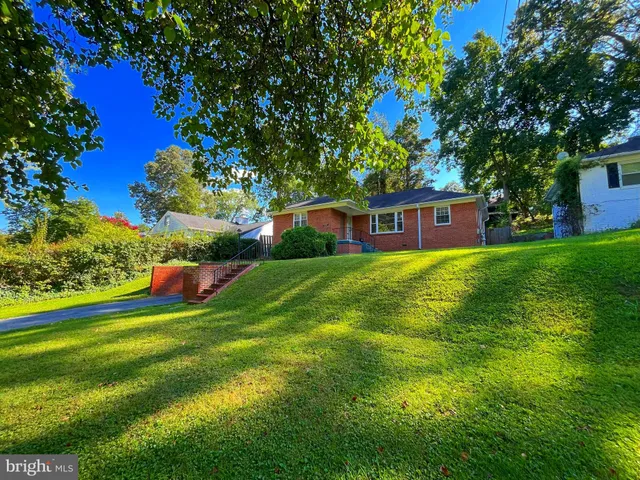 $3,450 | 5612 Massachusetts Avenue, Bethesda, MD 20816