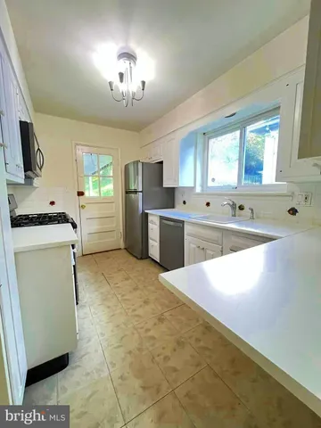 $3,450 | 5612 Massachusetts Avenue, Bethesda, MD 20816