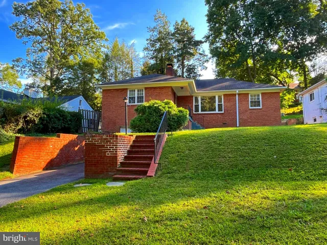 $3,450 | 5612 Massachusetts Avenue, Bethesda, MD 20816