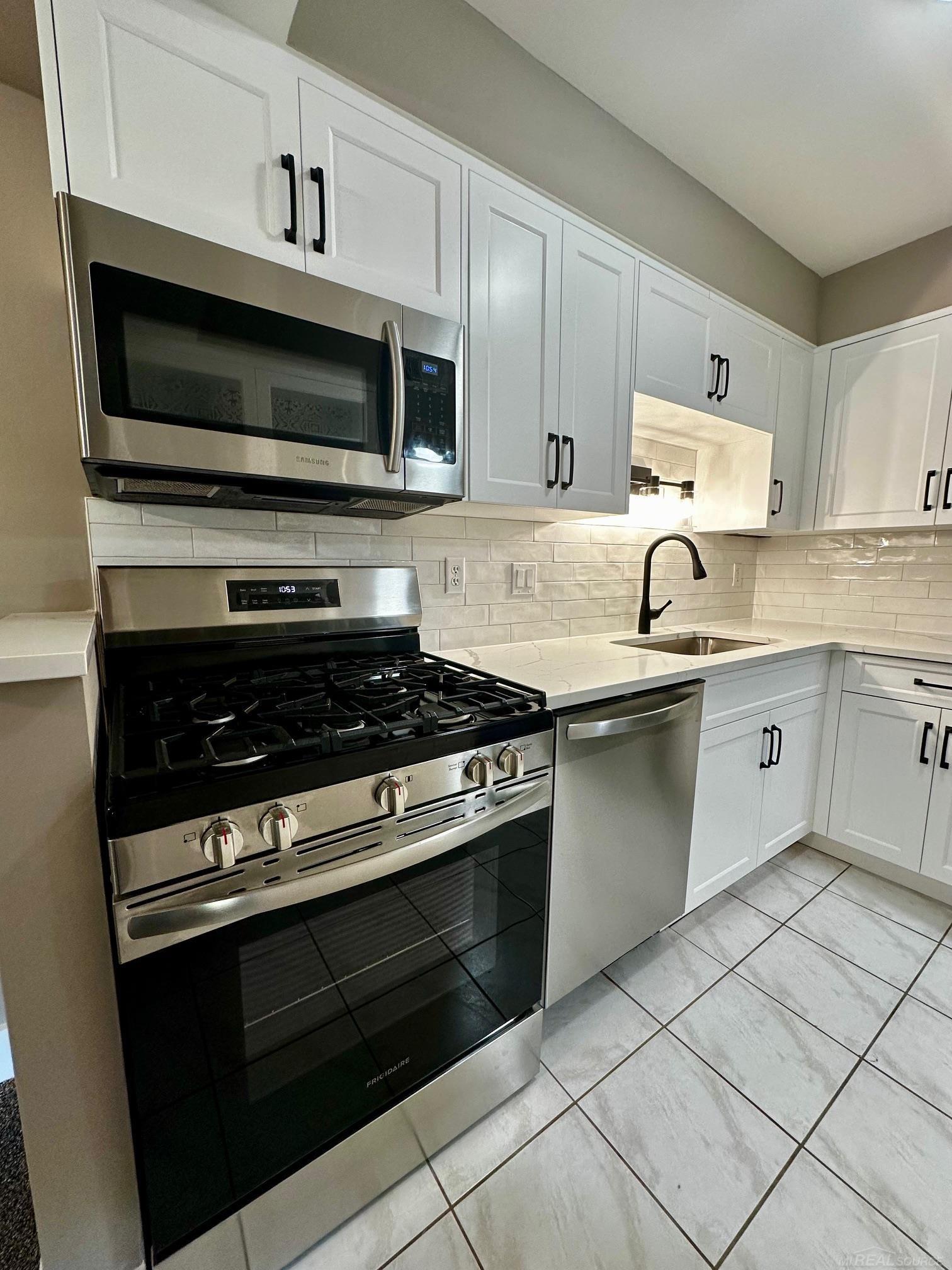 54731 Shelby Road Utica, MI 48316 - Photo 5 of 25 50193664-0bd43619-8eda-4644-8aaf-b678fabf416f.JPG
