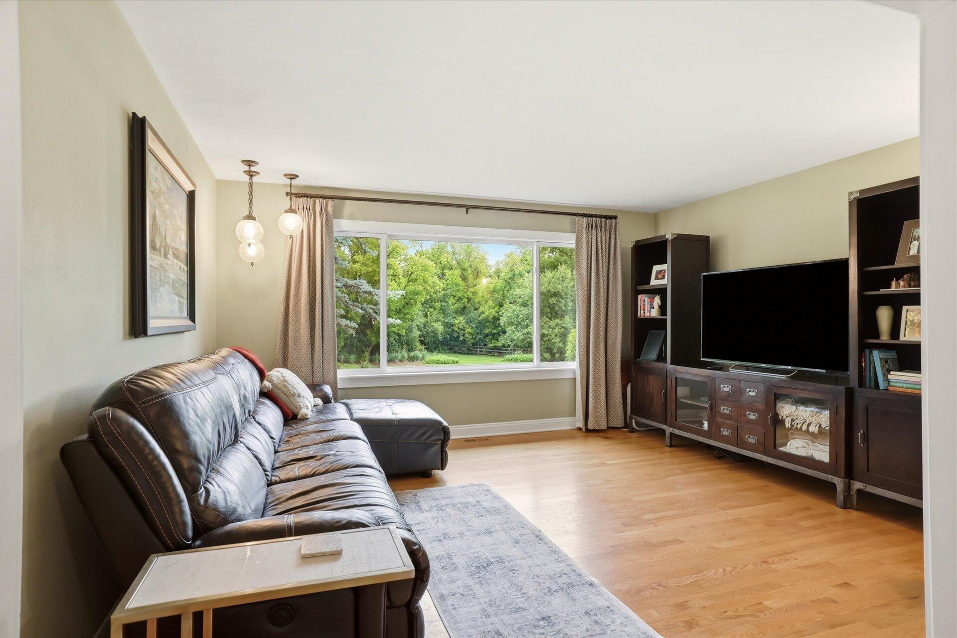 W7288 South Town Line Road Delavan, WI 53115 - Photo 24 of 57 Family room large picture window