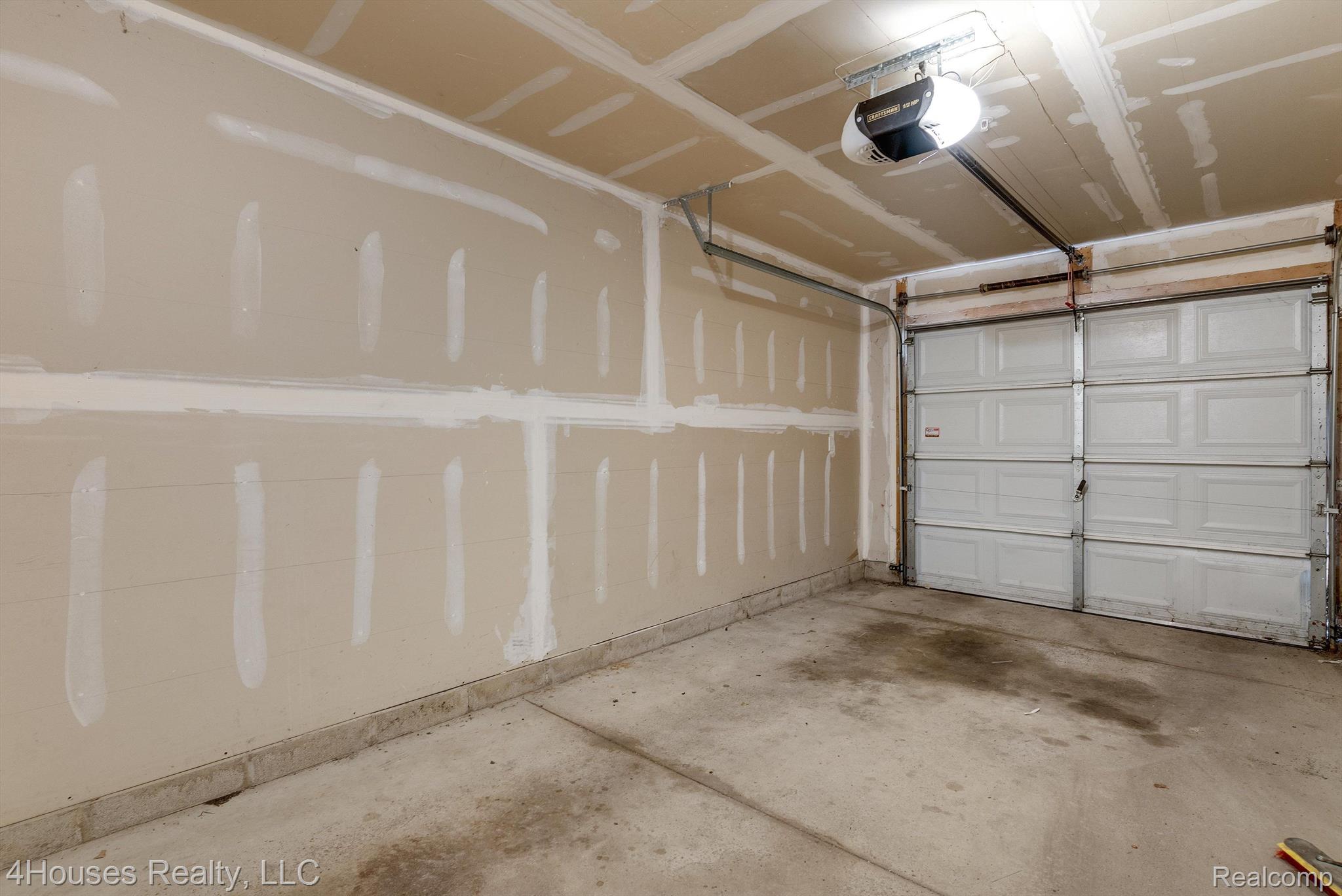654 Lydia Lane, Unit 48 Pontiac, MI 48341 - Photo 37 of 38