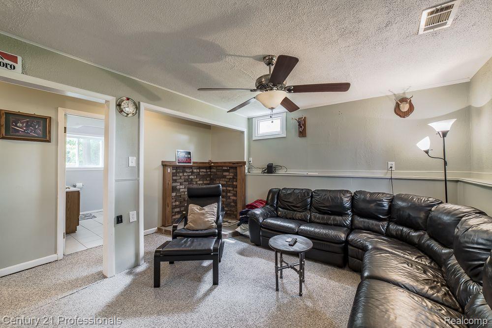 8119 Fenton Road Grand Blanc, MI 48439 - Photo 19 of 33