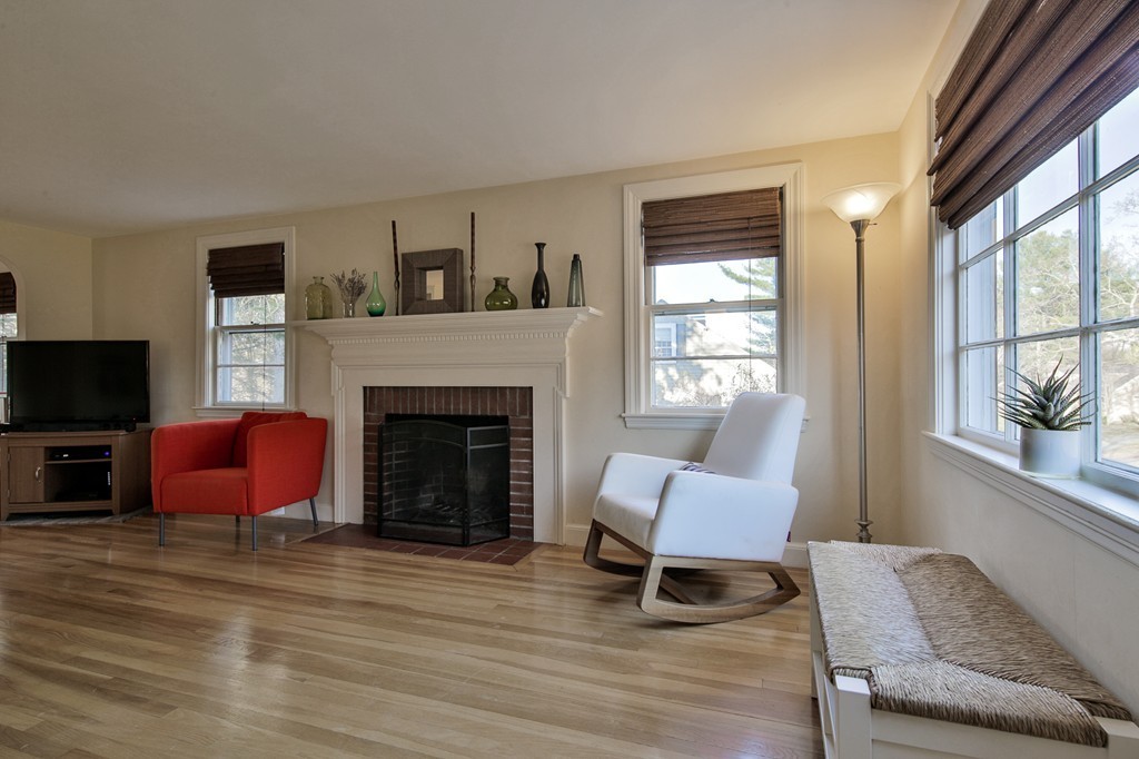 56 MacArthur Road Concord, MA 01742 - Photo 4 of 26 Gallery Image 4