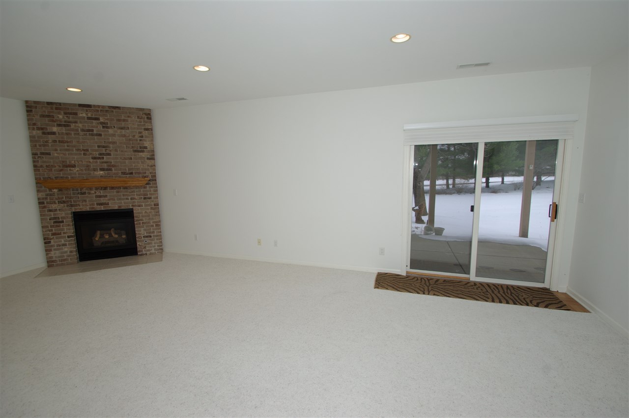 781 Timber Ridge Trail Rockford, IL 61114 - Photo 18 of 24 an empty room with entrance and window