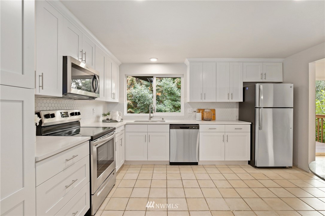 15907 Southeast 176th Place Renton, WA 98058 - Photo 9 of 30 Gallery Image 9