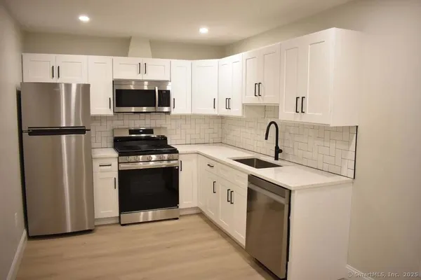 $1,500 | 54 Dixwell Avenue, New Haven, CT 06511