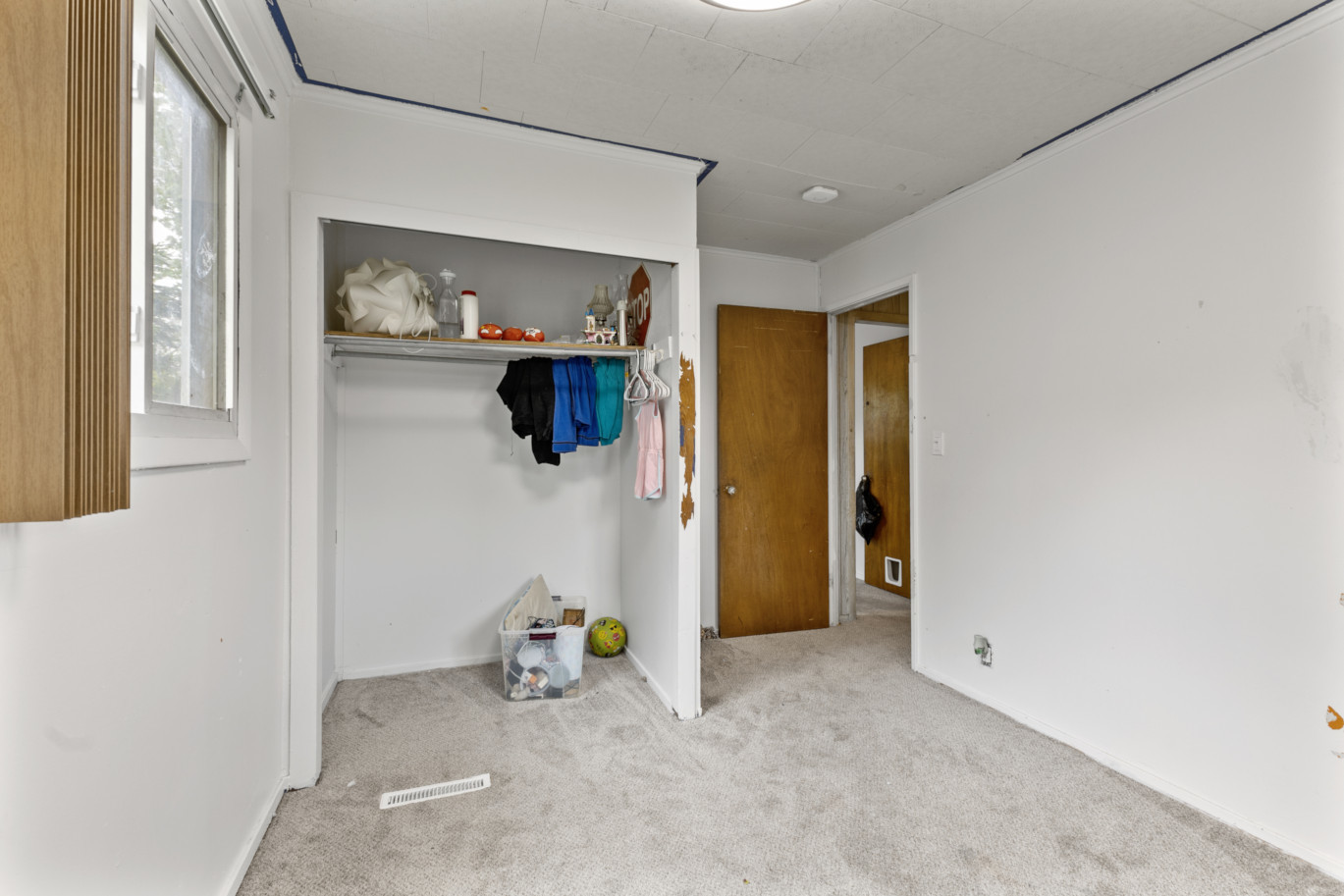 8 Sparrow Road Carpentersville, IL 60110 - Photo 15 of 23 Gallery Image 15