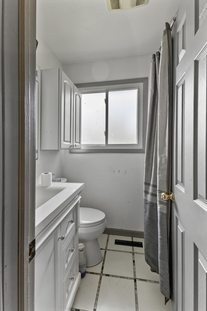 8 Sparrow Road Carpentersville, IL 60110 - Photo 18 of 23 Gallery Image 18