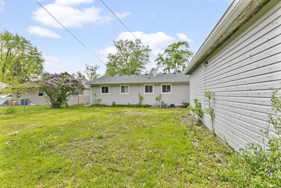 8 Sparrow Road Carpentersville, IL 60110 - Photo 20 of 23 Gallery Image 20