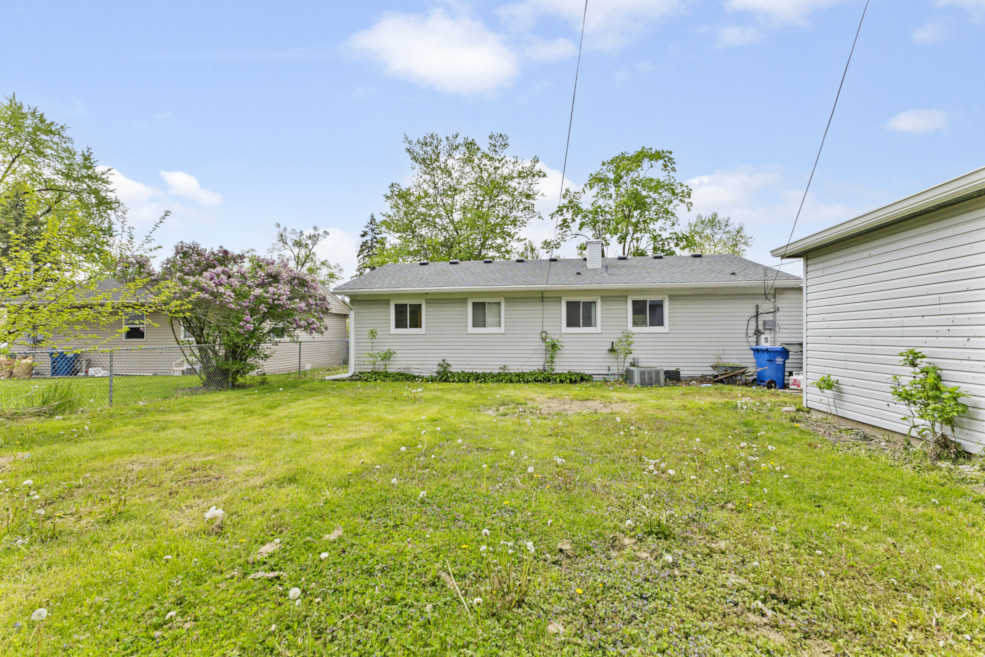 8 Sparrow Road Carpentersville, IL 60110 - Photo 21 of 23 Gallery Image 21