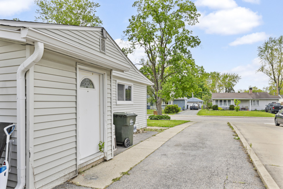 8 Sparrow Road Carpentersville, IL 60110 - Photo 23 of 23 Gallery Image 23