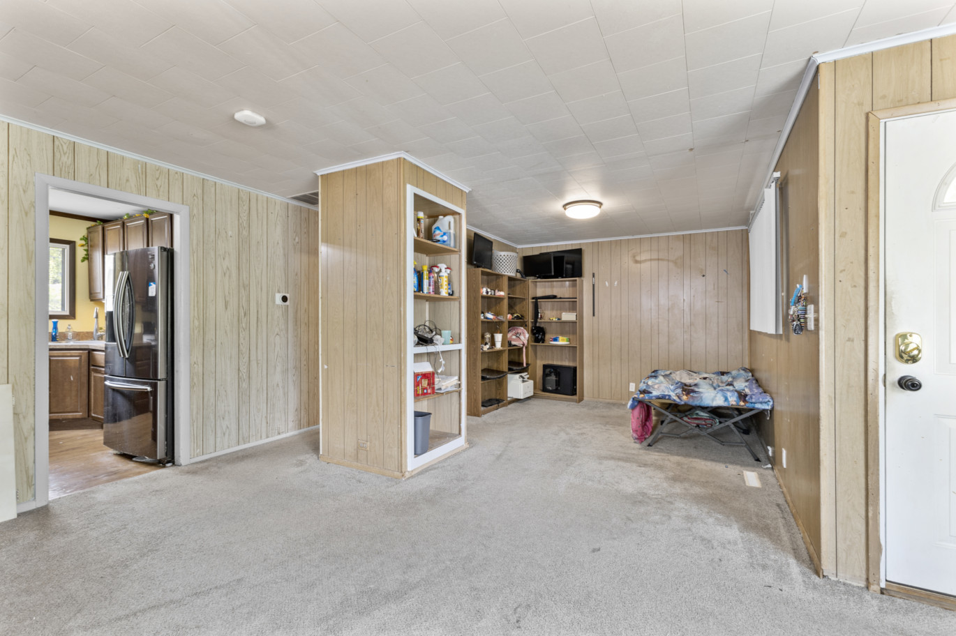 8 Sparrow Road Carpentersville, IL 60110 - Photo 9 of 23 Gallery Image 9