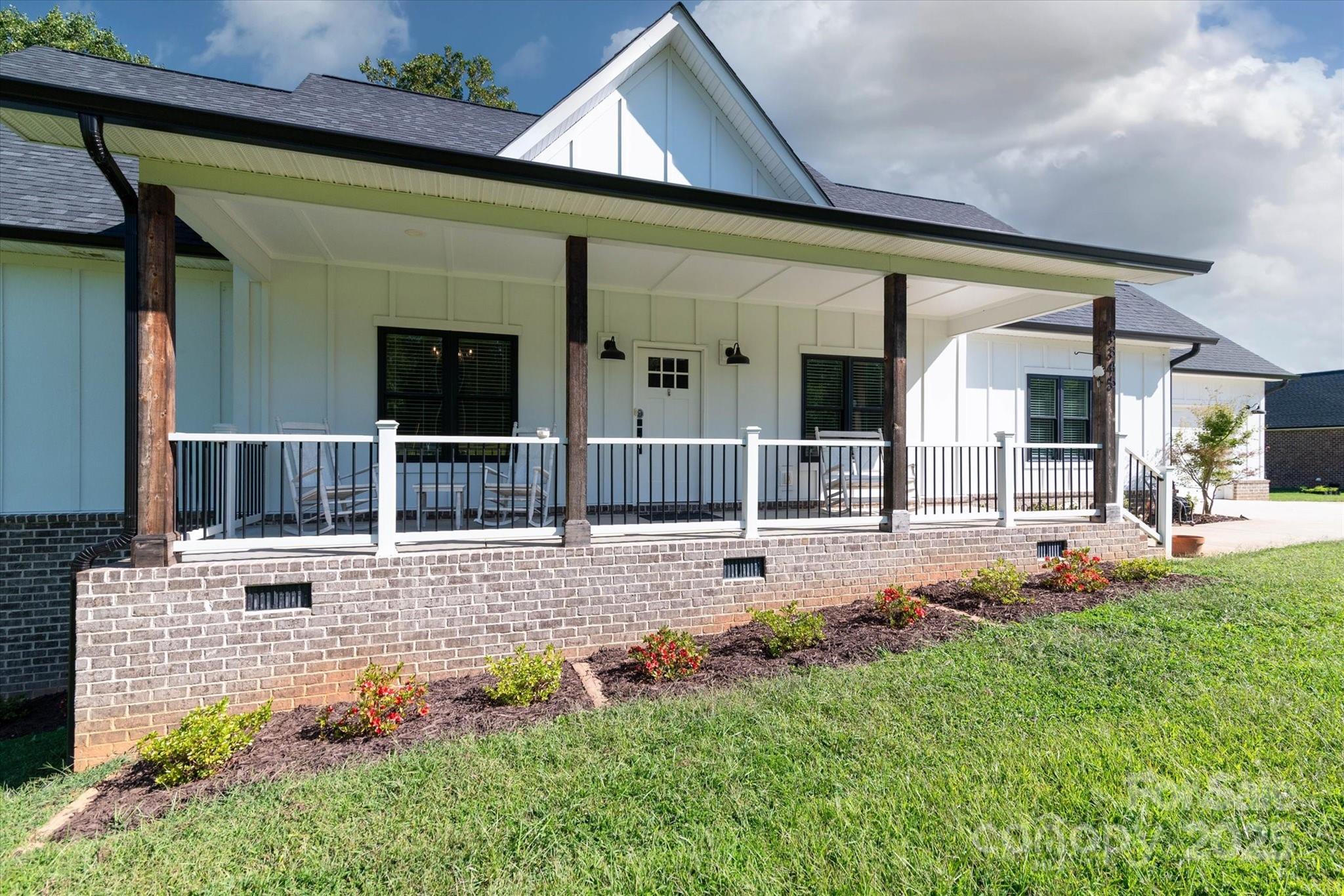 a view of a house with backyard and porch