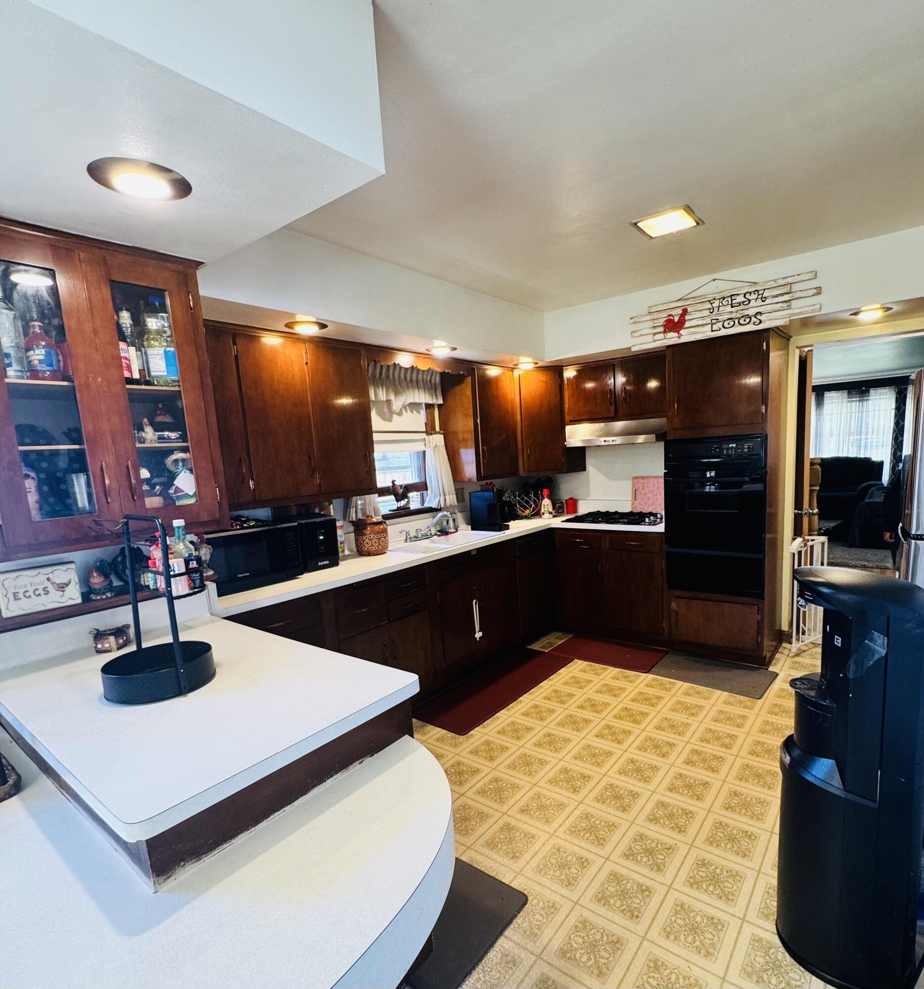 3140 South 28th Street Milwaukee, WI 53215 - Photo 11 of 24 Kitchen