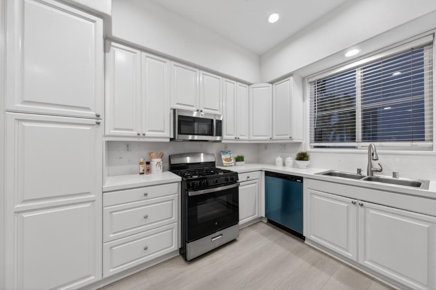 885 Spirit Walk Milpitas, CA 95035 - Photo 8 of 34