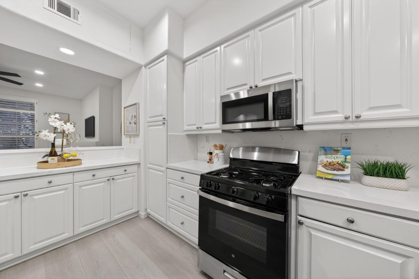 885 Spirit Walk Milpitas, CA 95035 - Photo 9 of 34