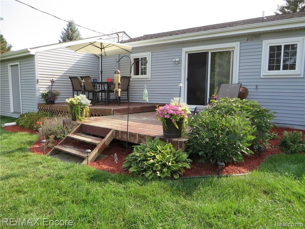 7435 Hall Road Davisburg, MI 48350 - Photo 25 of 28 Two Tier Deck