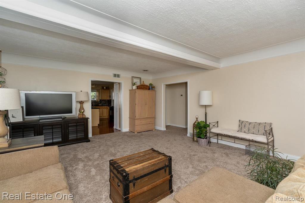 2686 Gerald Avenue Rochester Hills, MI 48307 - Photo 9 of 44