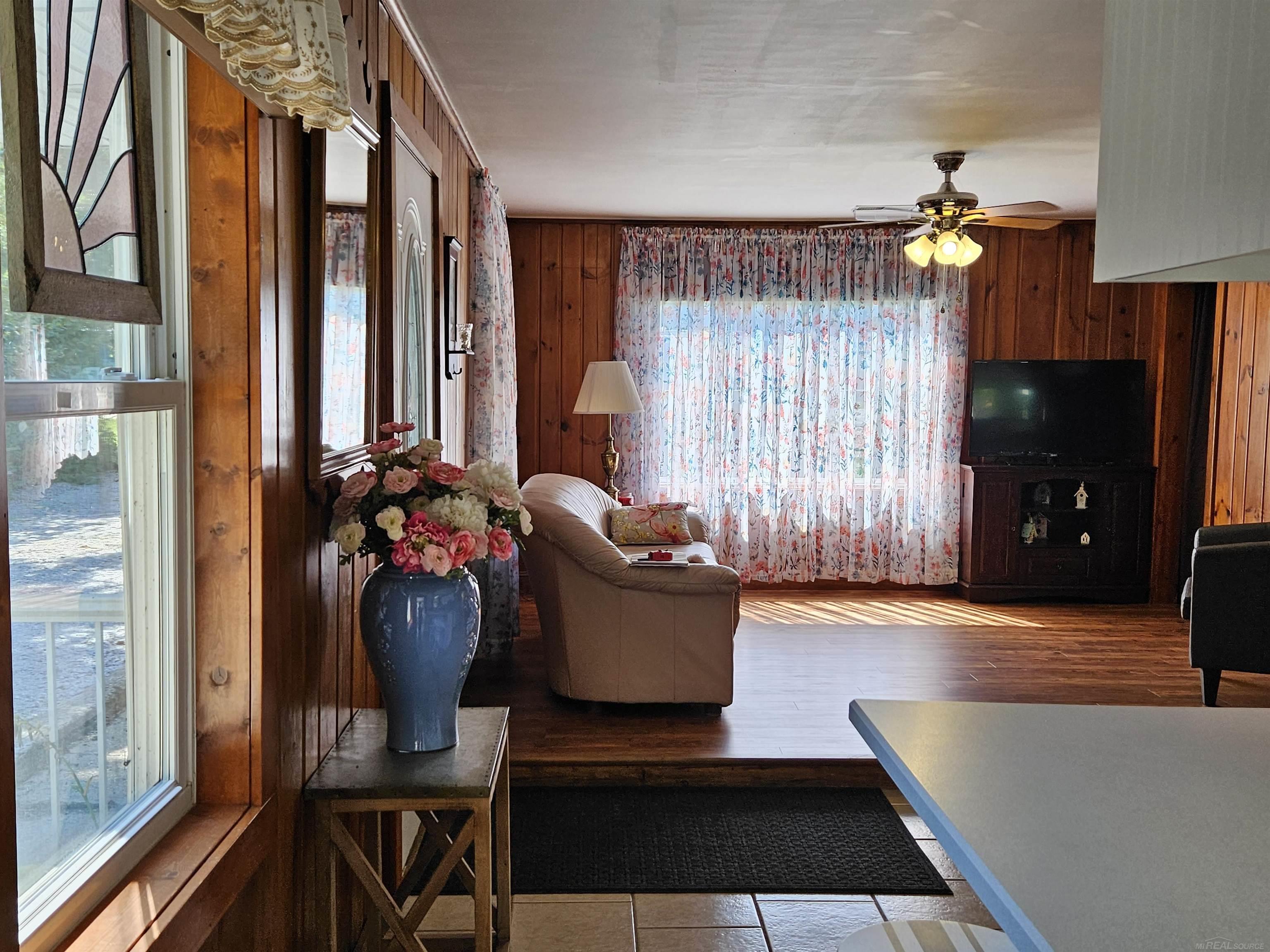 5264 Lakeshore Road Fort Gratiot, MI 48059 - Photo 16 of 25 50118385-15.JPG
