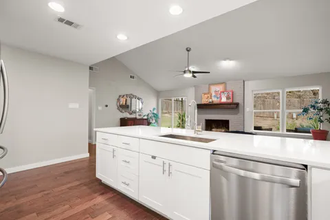 $525,000 | 7404 Barcelona Drive, Austin, TX 78752