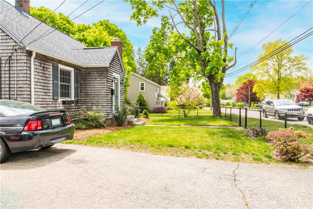 75 Knotty Oak Road Coventry, RI 02816 - Photo 2 of 48