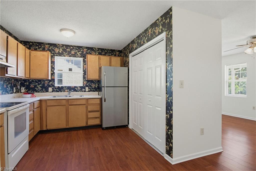 1528 Ambridge Court High Point, NC 27265 - Photo 9 of 28