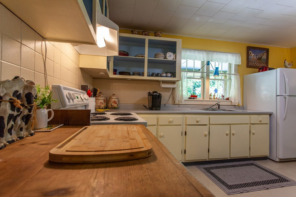 261 Shook Road Bryson City, NC 28713 - Photo 10 of 44 Gallery Image 10