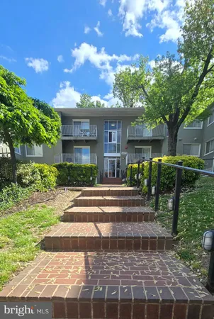 $2,100 | 4473 B Street Southeast, Unit 304, Washington, DC 20019