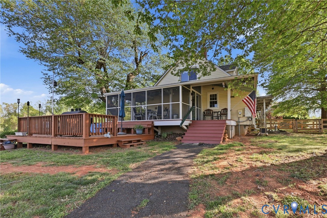 334 Pump Road New Canton, VA 23123 - Photo 19 of 74 a view of a backyard with wooden fence and a large tree
