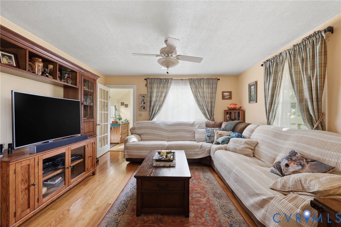 334 Pump Road New Canton, VA 23123 - Photo 6 of 74 a living room with furniture and a flat screen tv