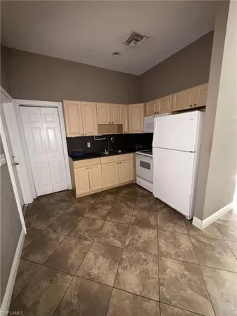 $1,650 | 141 18th Avenue Northeast, Naples, FL 34120