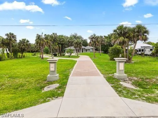 $1,650 | 141 18th Avenue Northeast, Naples, FL 34120