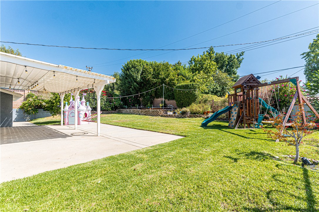 3542 Waco Avenue Simi Valley, CA 93063 - Photo 11 of 13 a view of a volley ball court