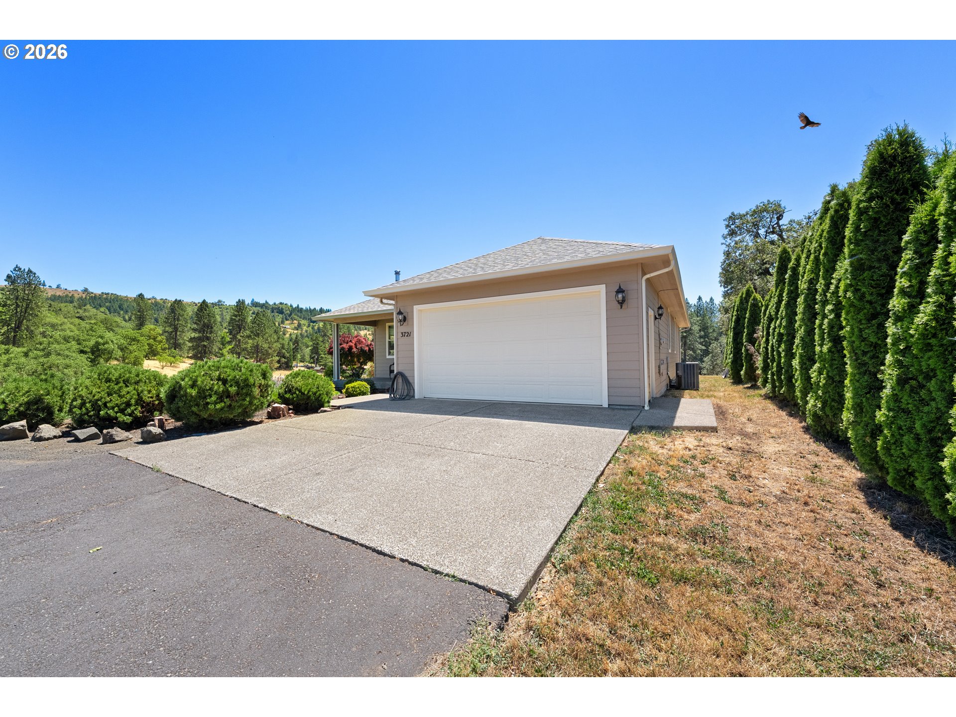 3721 Colonial Road Roseburg, OR 97471 - Photo 6 of 48