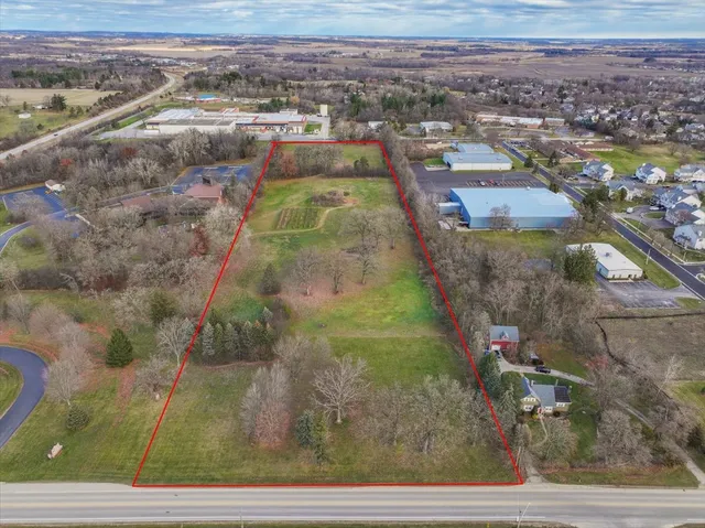 $600,000 | 13902 Kishwaukee Valley Road, Woodstock, IL 60098
