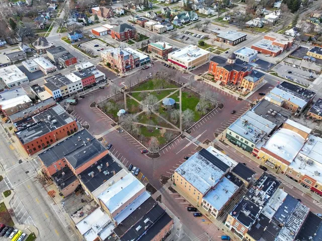 $600,000 | 13902 Kishwaukee Valley Road, Woodstock, IL 60098