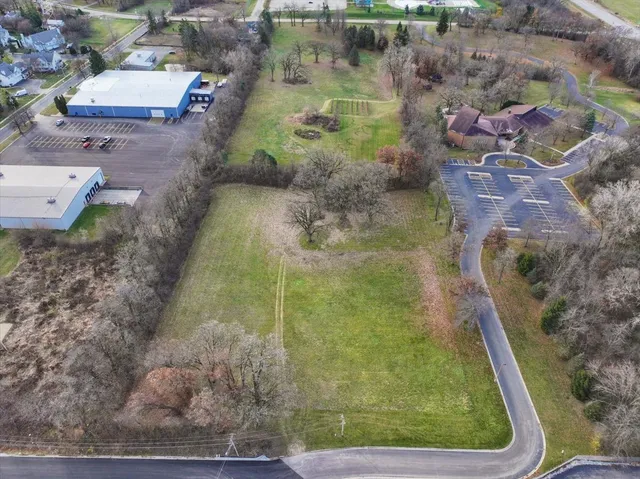 $600,000 | 13902 Kishwaukee Valley Road, Woodstock, IL 60098